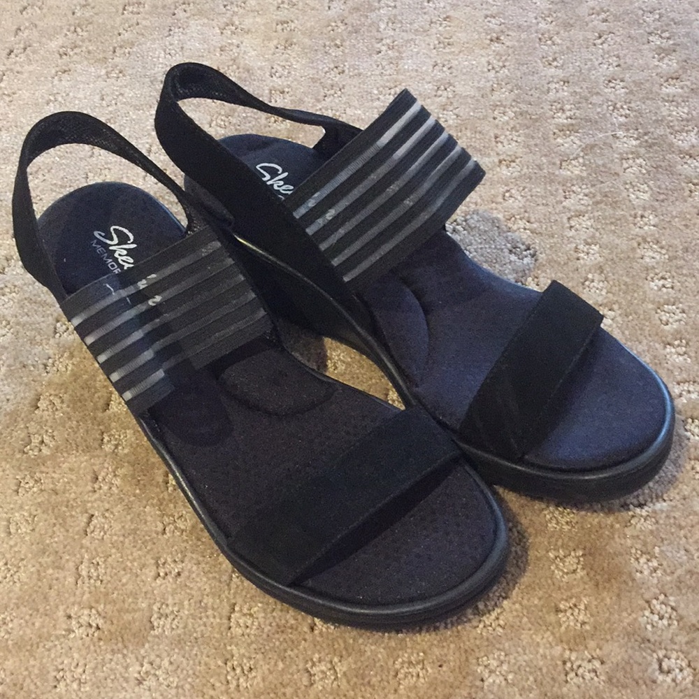 Black memory foam sole wedge